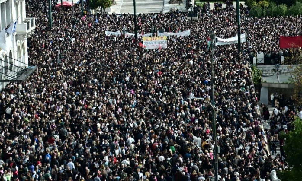 Τα ταξί συρρέουν στο Σύνταγμα για το συλλαλητήριο - «Προσπαθούμε να φτάσουμε τον κόσμο στην συγκέντρωση» (βίντεο)